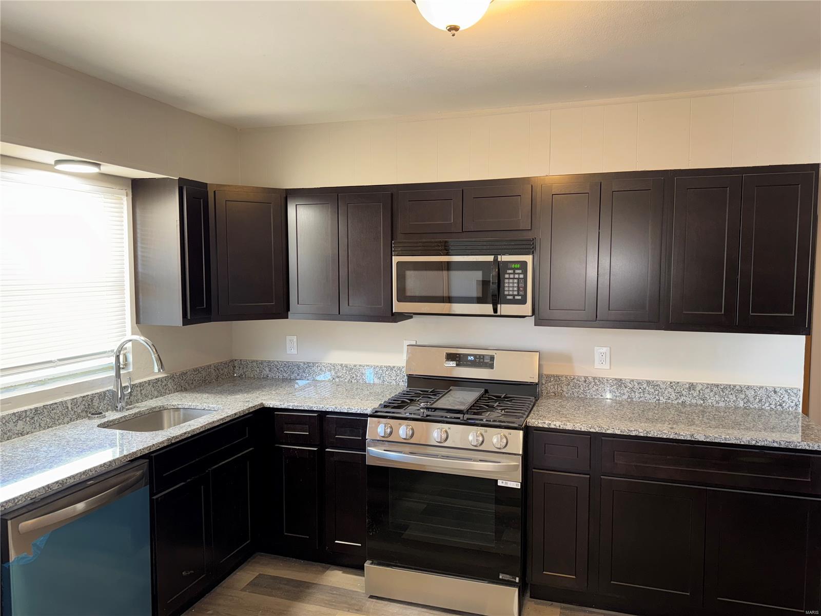 9109 Darnell Place St. Louis, MO 63136 - Photo 3 of 12