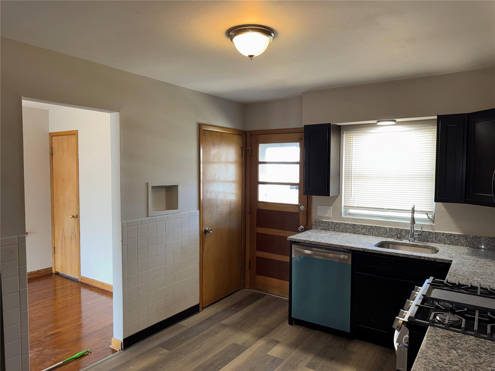 9109 Darnell Place St. Louis, MO 63136 - Photo 4 of 12