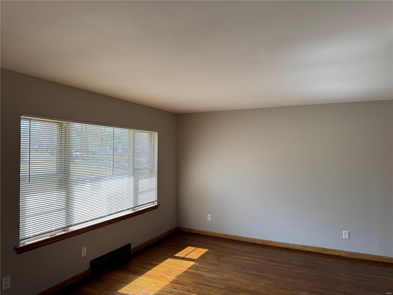 9109 Darnell Place St. Louis, MO 63136 - Photo 5 of 12