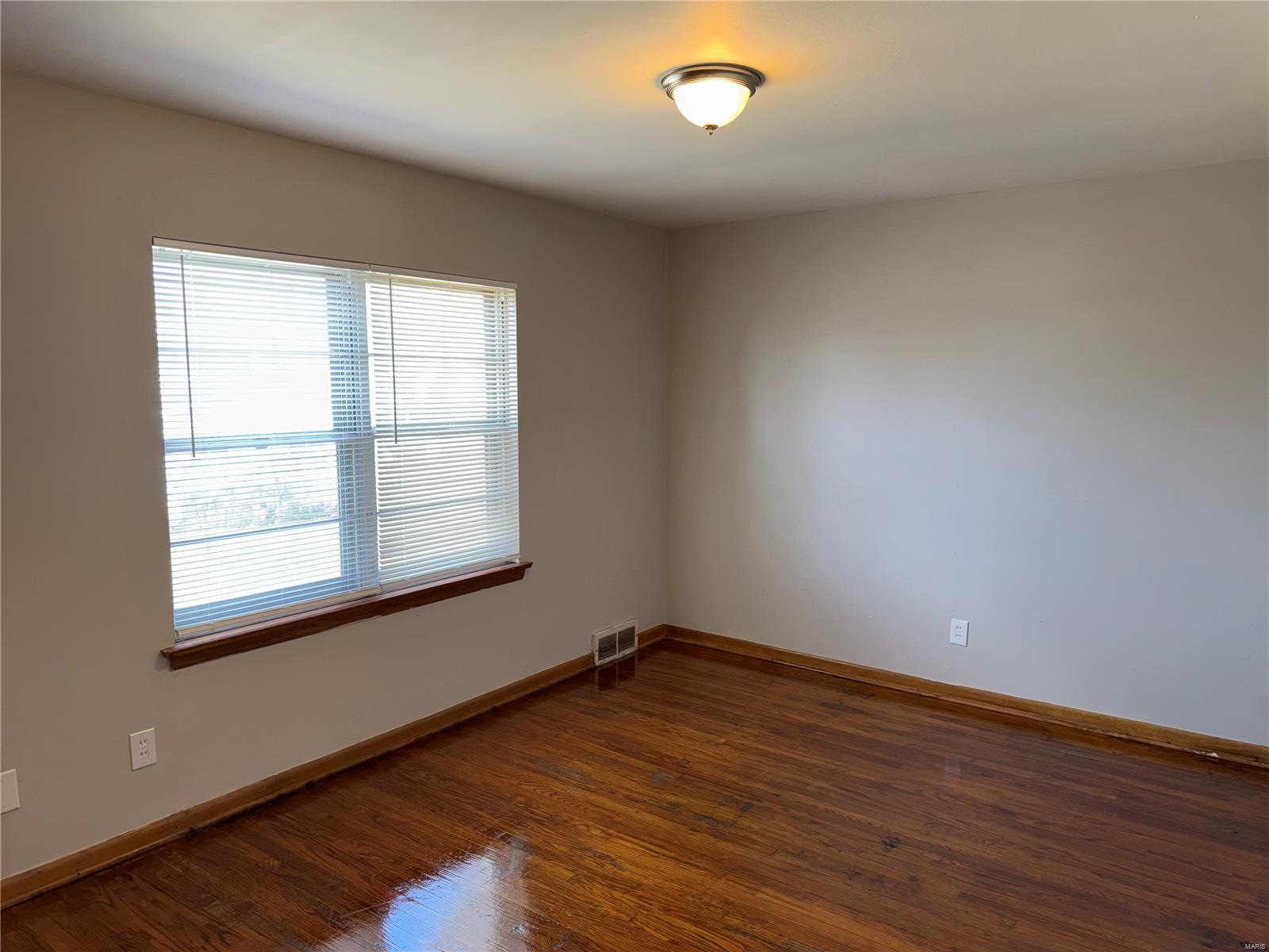 9109 Darnell Place St. Louis, MO 63136 - Photo 9 of 12