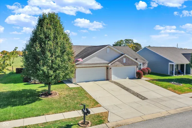 $227,500 | 6431 Emerald Springs Drive, Indianapolis, IN 46221