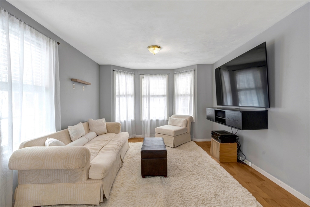 66 Ledgecrest Drive Worcester, MA 01603 - Photo 4 of 37