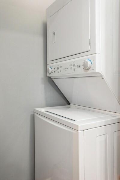 100 Ocean Trail Way, Unit 1010 Jupiter, FL 33477 - Photo 22 of 40 a close up view of washer and dryer