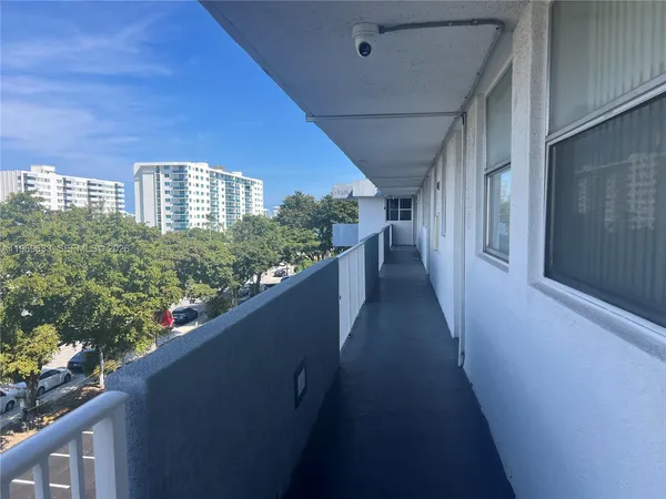 $1,725 | 1801 South Treasure Drive, Unit 504, North Bay Village, FL 33141