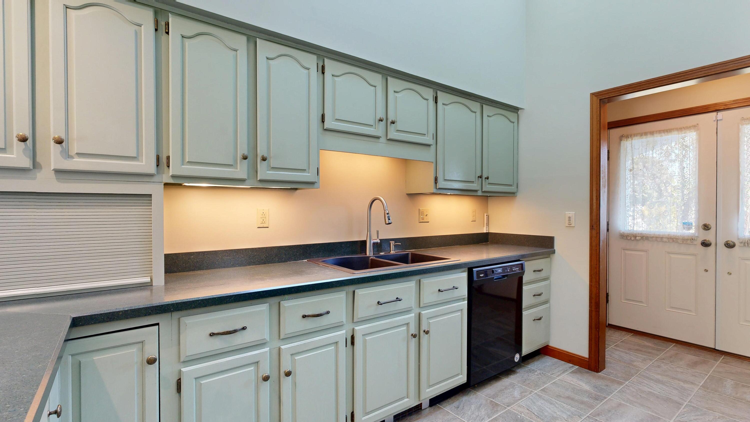 12 Hartford Street Lewiston, ME 04240 - Photo 20 of 69 Kitchen