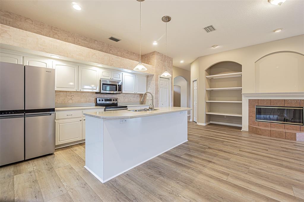 12124 94th Way North Largo, FL 33773 - Photo 5 of 38