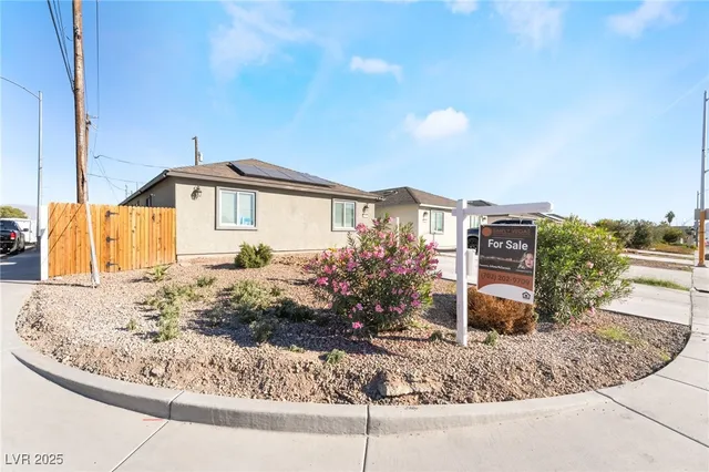 $418,000 | 878 West Lake Mead Boulevard, Las Vegas, NV 89106