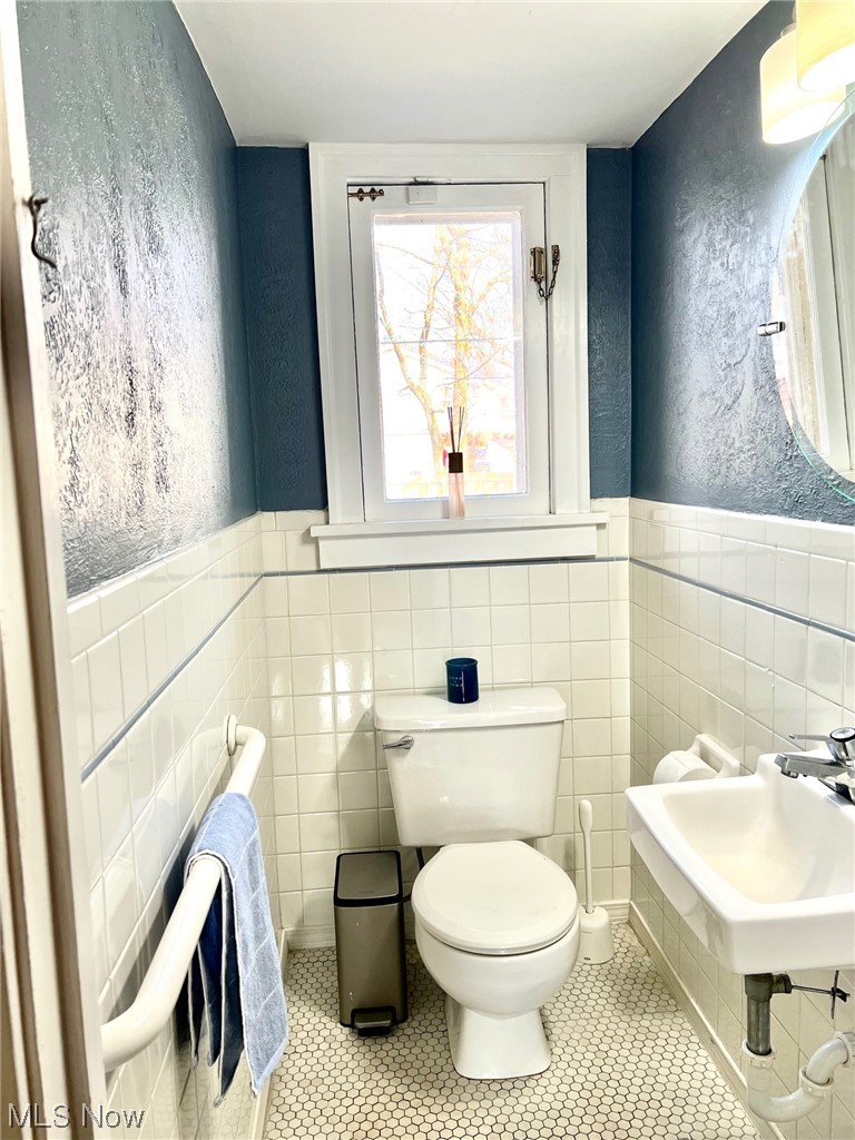 12727 Cedar Road Cleveland Heights, OH 44106 - Photo 15 of 32