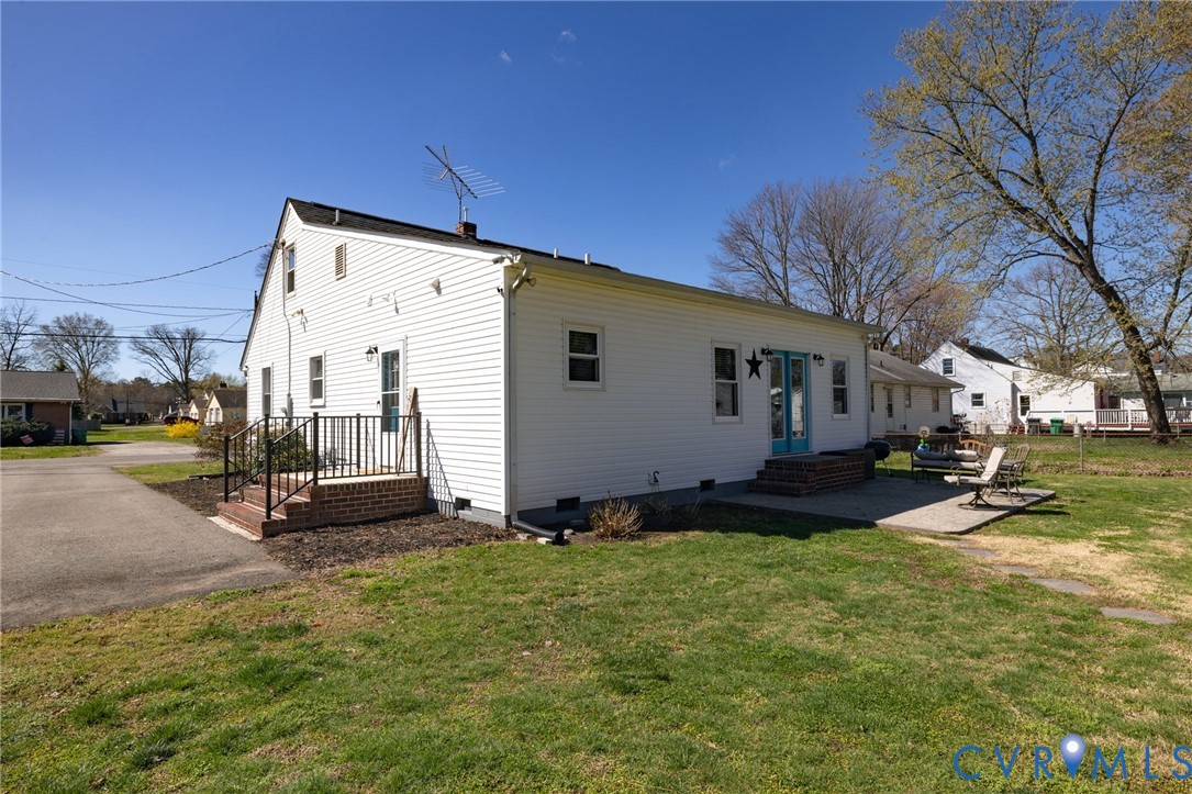 408 John Street Ashland, VA 23005 - Photo 35 of 45 a view of a backyard with sitting area