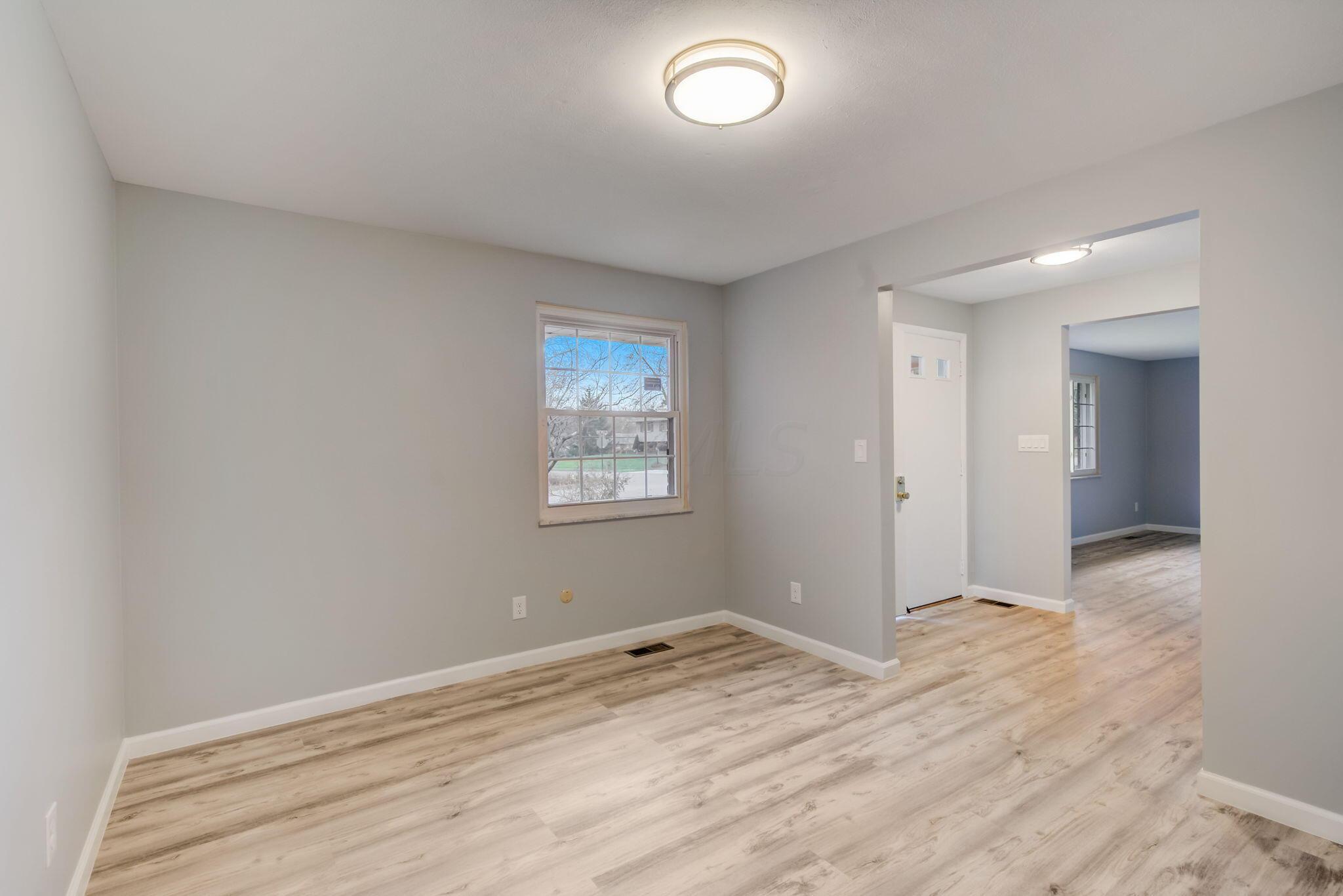 5548 Oak Valley Road Dayton, OH 45440 - Photo 13 of 44 28-web-or-mls-Oak Valley Rd-026