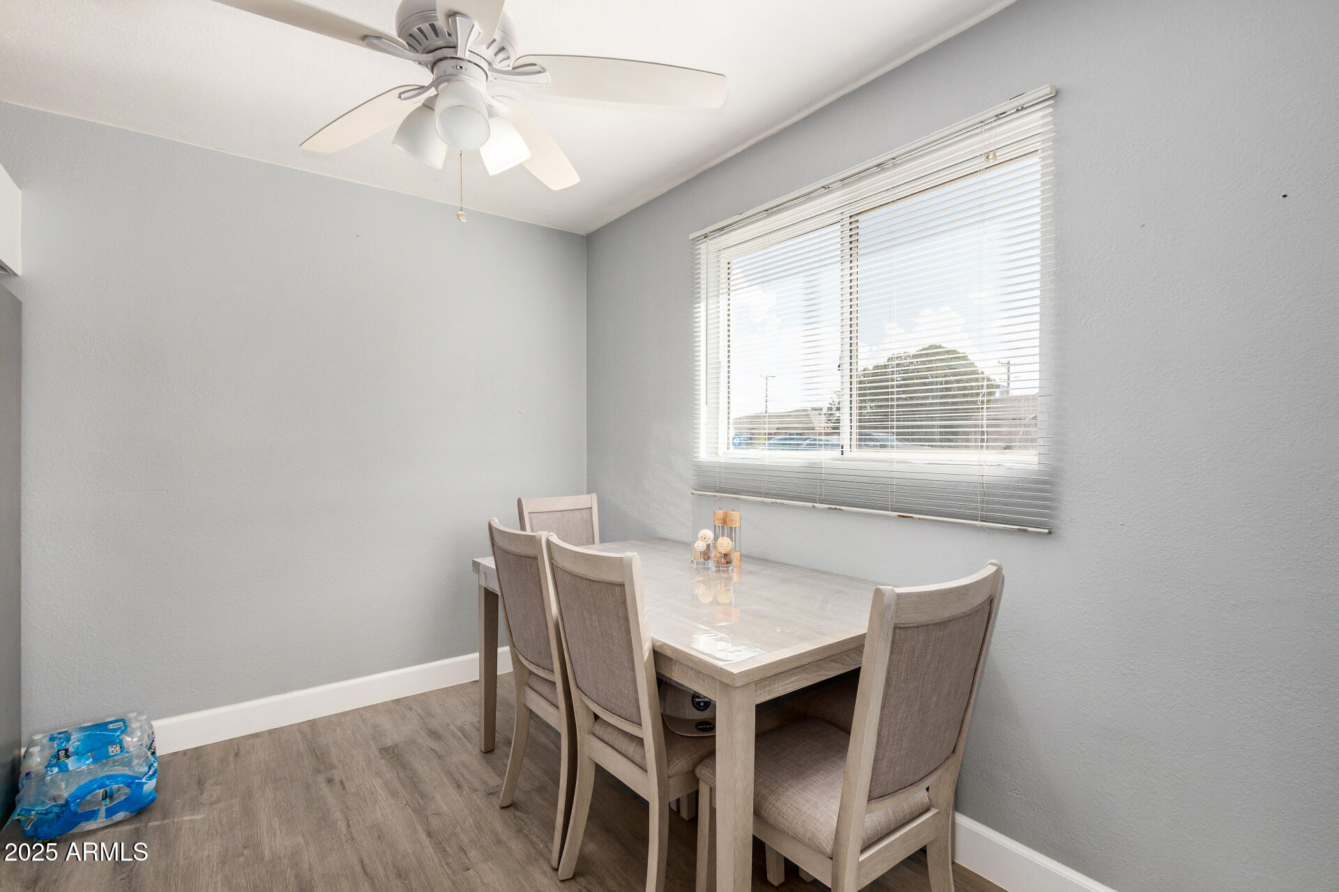 2726 West Ruth Avenue Phoenix, AZ 85051 - Photo 10 of 28 a dining room with furniture and window