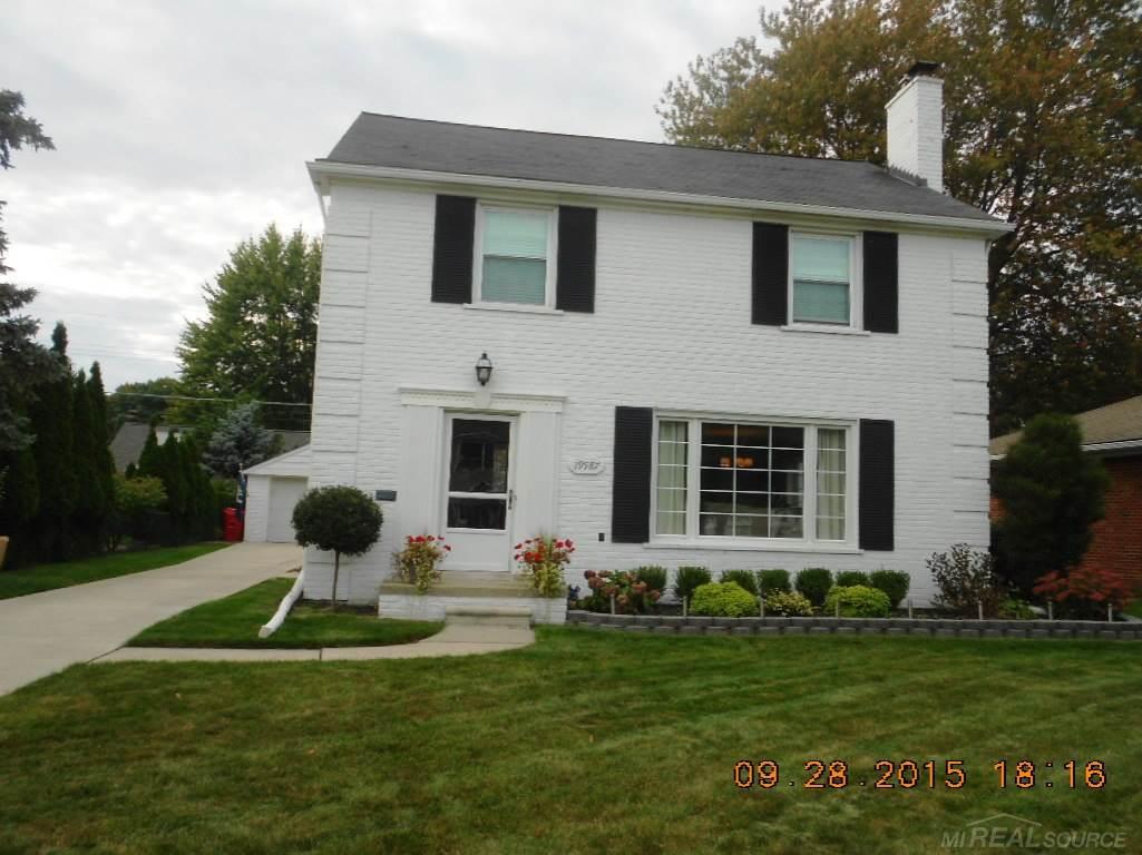 19987 Holiday Road Grosse Pointe Woods, MI 48236 - Photo 1 of 35