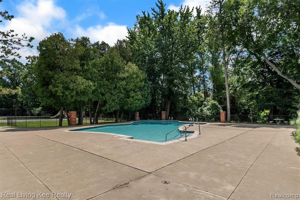 1594 Ravine Lane Rochester Hills, MI 48306 - Photo 31 of 32