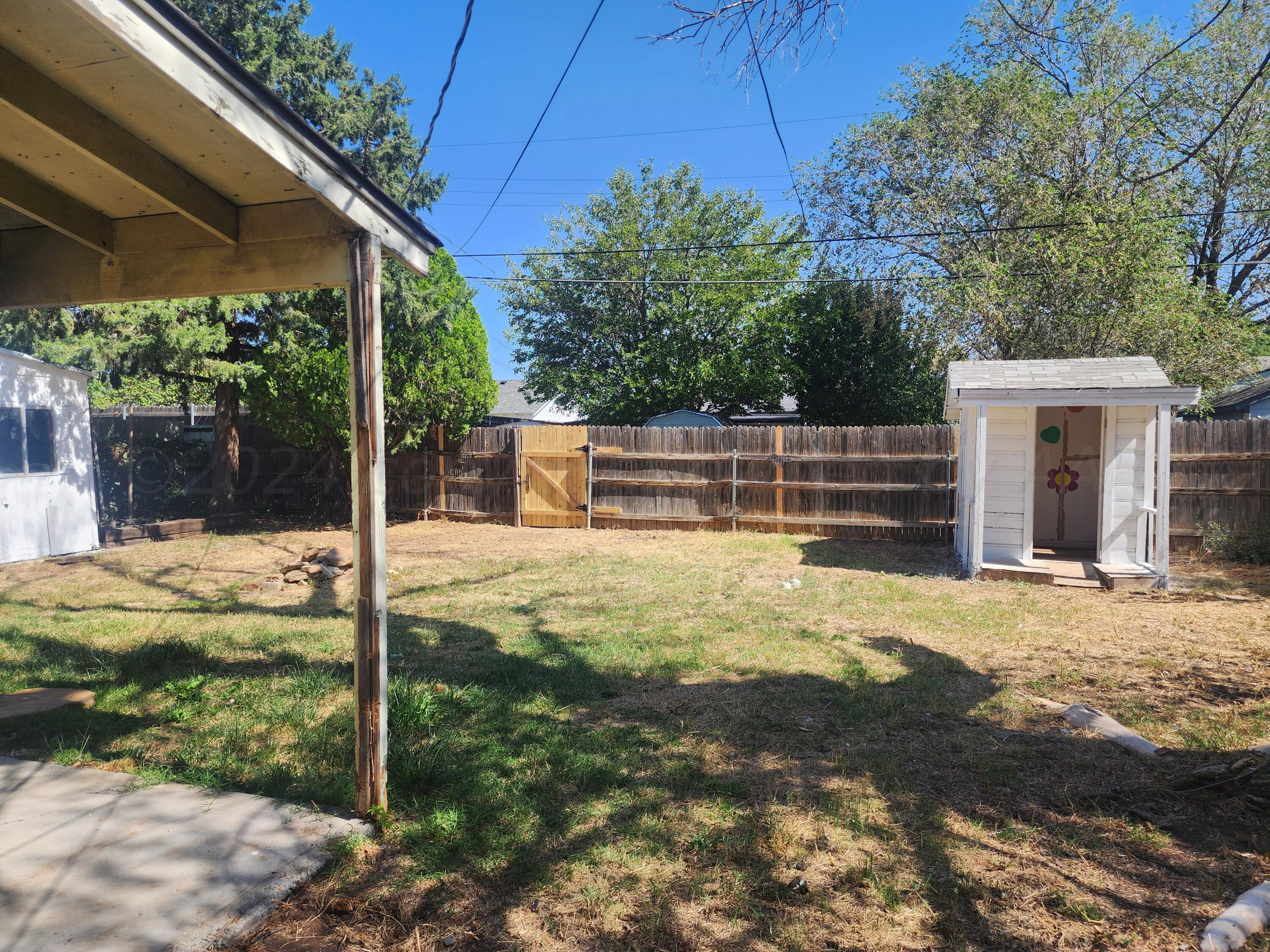 4003 Cline Road Amarillo, TX 79110 - Photo 15 of 17 a view of a house with backyard and sitting area