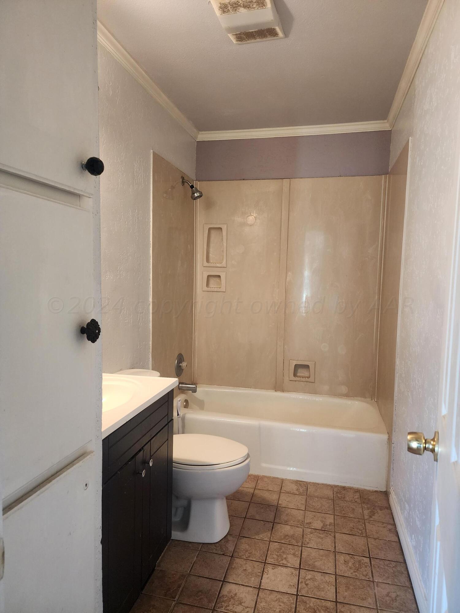 4003 Cline Road Amarillo, TX 79110 - Photo 8 of 17 a bathroom with a bathtub toilet and sink