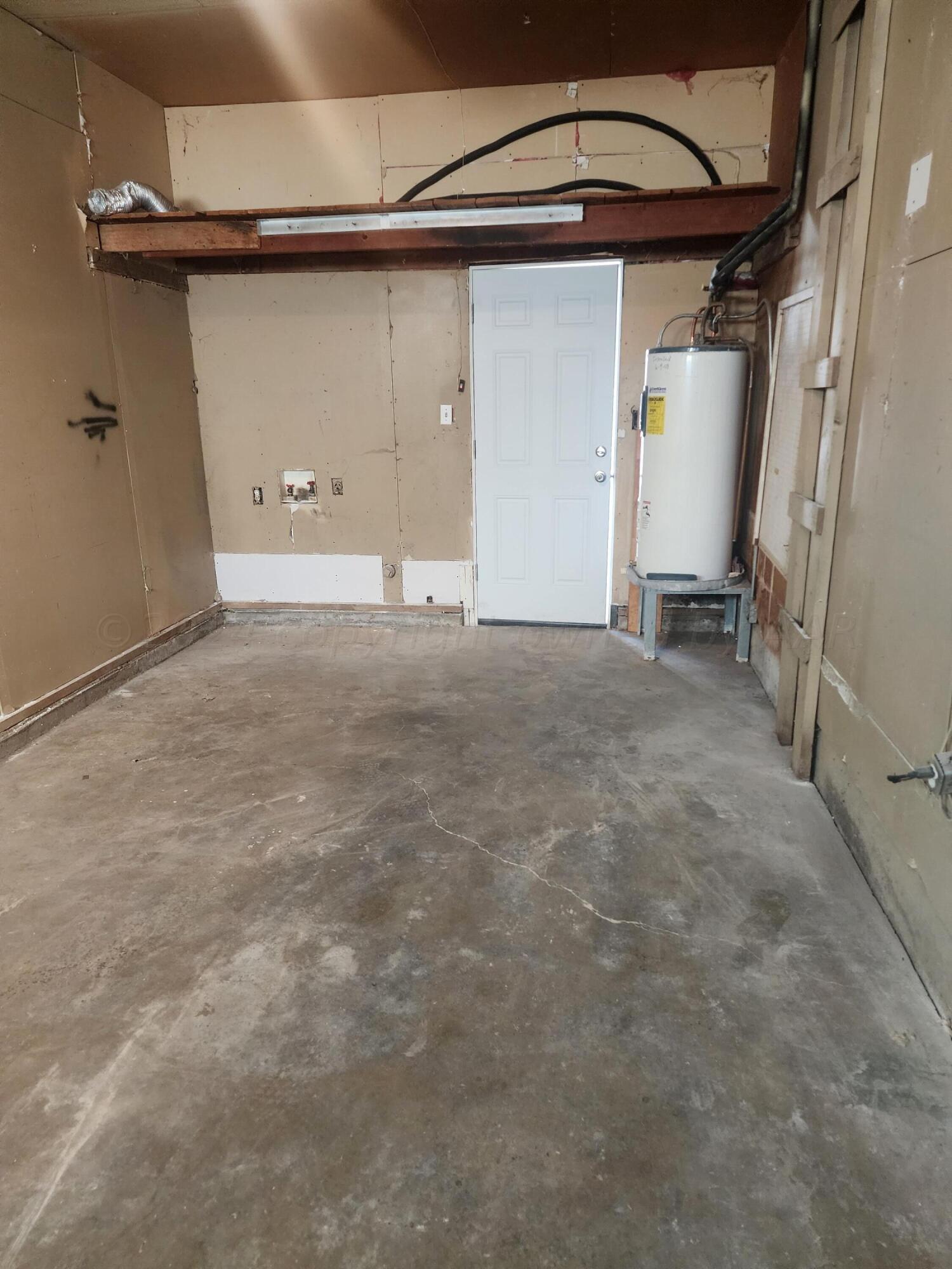 4003 Cline Road Amarillo, TX 79110 - Photo 10 of 17 a view of empty room