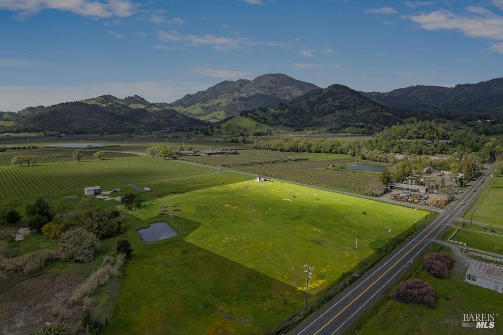 3105 Bennett Lane Calistoga, CA 94515 - Photo 5 of 7 a view of a tennis court