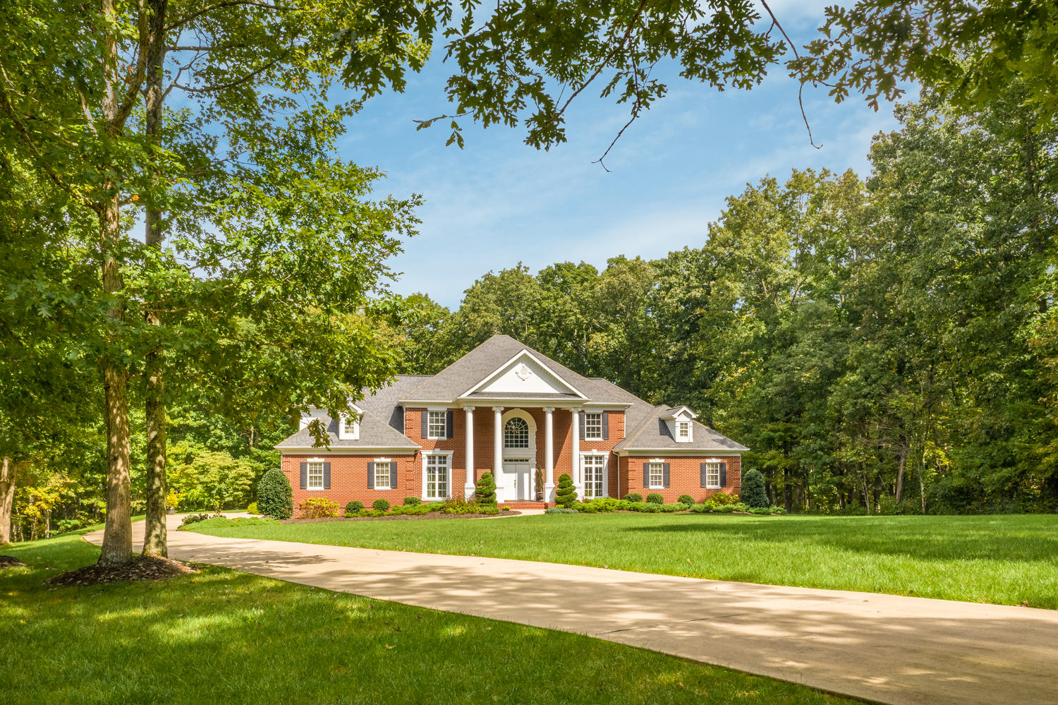 2023 Corral Road, Unit 1 Signal Mountain, TN 37377 - Photo 4 of 52 2023_Corral_Rd_04