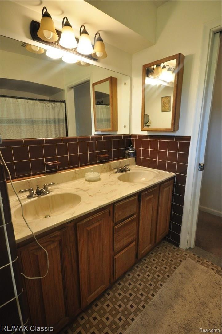25796 Farmington Road Farmington, MI 48336 - Photo 24 of 34 DSC_0244.JPG
