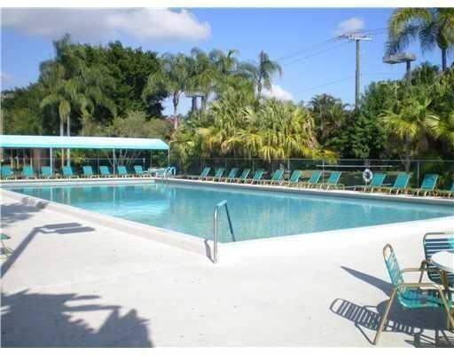 175 Fanshaw East, Unit 175 Boca Raton, FL 33434 - Photo 13 of 25 Fanshaw Pool