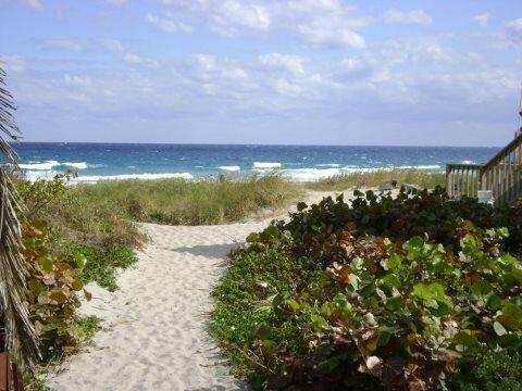 175 Fanshaw East, Unit 175 Boca Raton, FL 33434 - Photo 21 of 25 20 Min To Boca Beach!