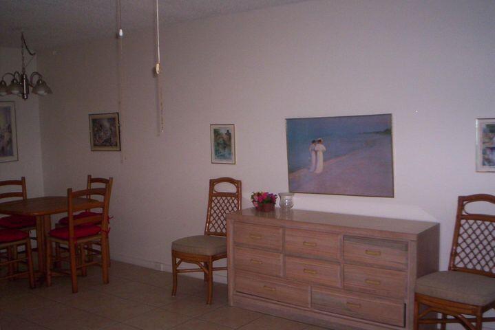 175 Fanshaw East, Unit 175 Boca Raton, FL 33434 - Photo 3 of 25 Spacious Livng Area