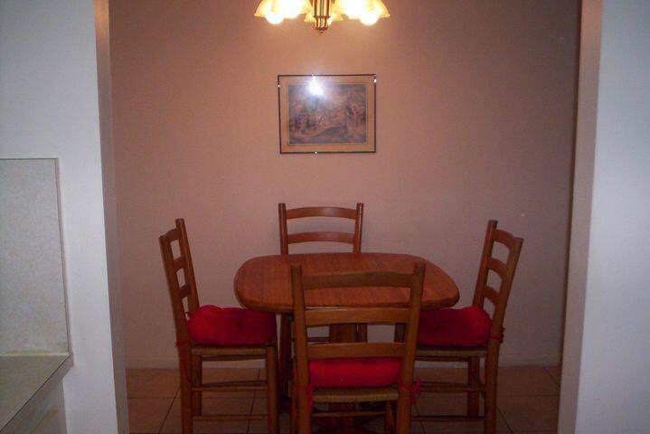 175 Fanshaw East, Unit 175 Boca Raton, FL 33434 - Photo 6 of 25 4 Chair Dining Area
