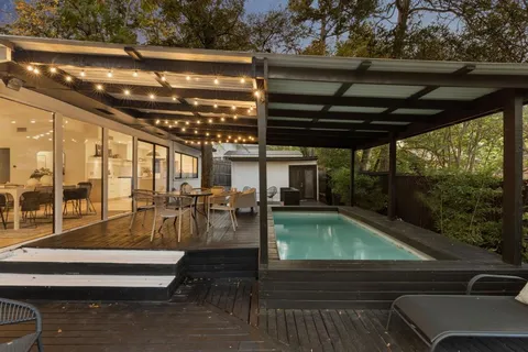 a outdoor view with a sitting space