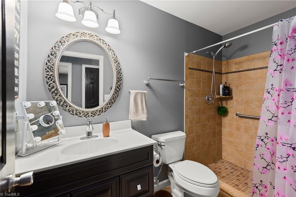 4370 Rivendell Road Kernersville, NC 27284 - Photo 25 of 40 Full Guest Bathroom