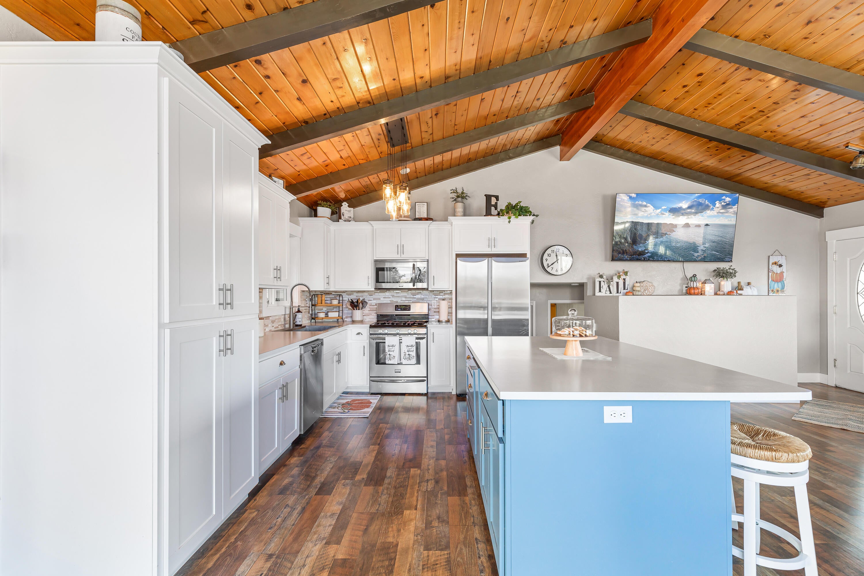 3010 Sylvia Road Central Point, OR 97502 - Photo 8 of 65 8