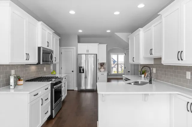 $2,500 | 520 Larkspur Drive, Clarksville, TN 37043