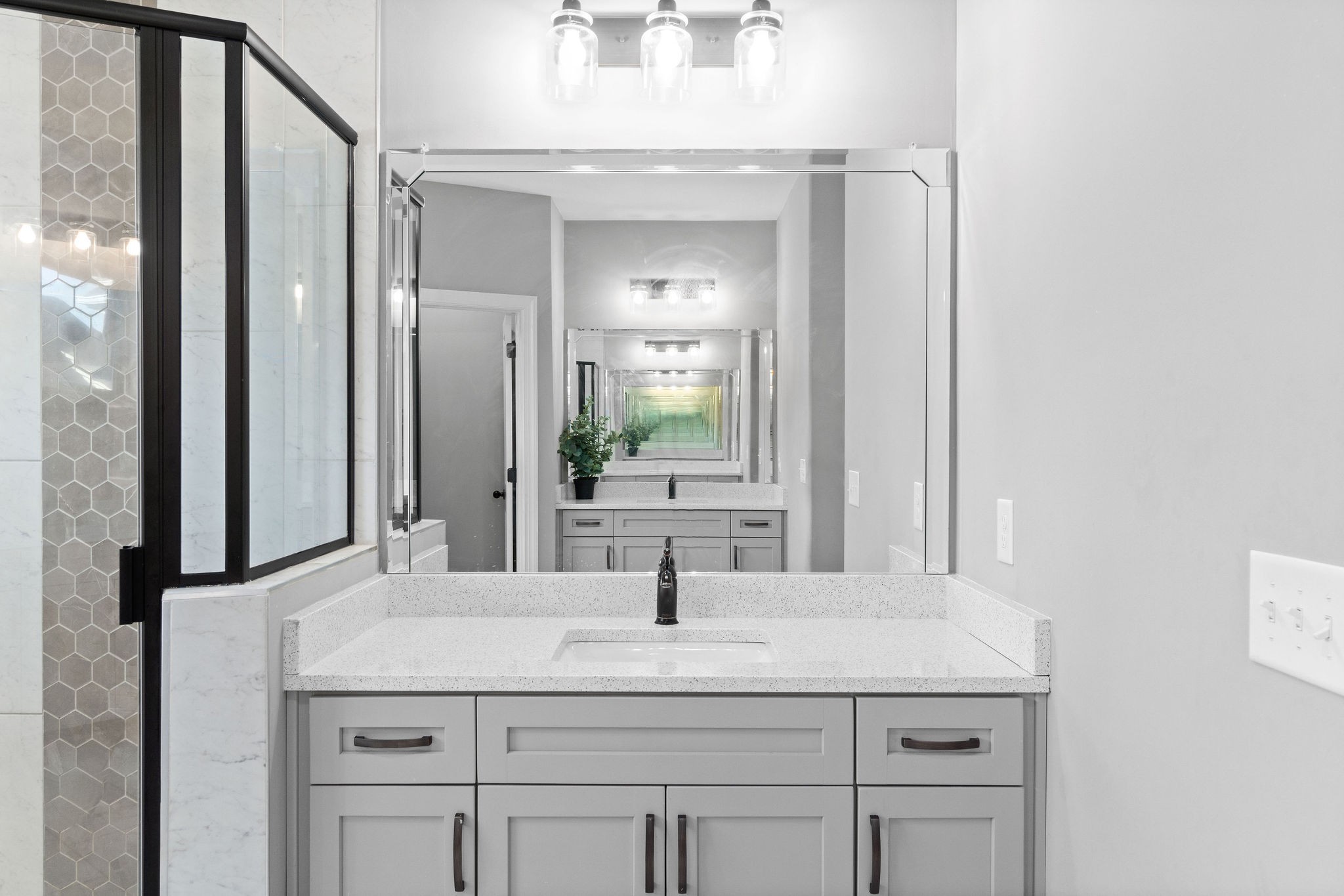 520 Larkspur Drive Clarksville, TN 37043 - Photo 20 of 34 a bathroom with a sink and a mirror