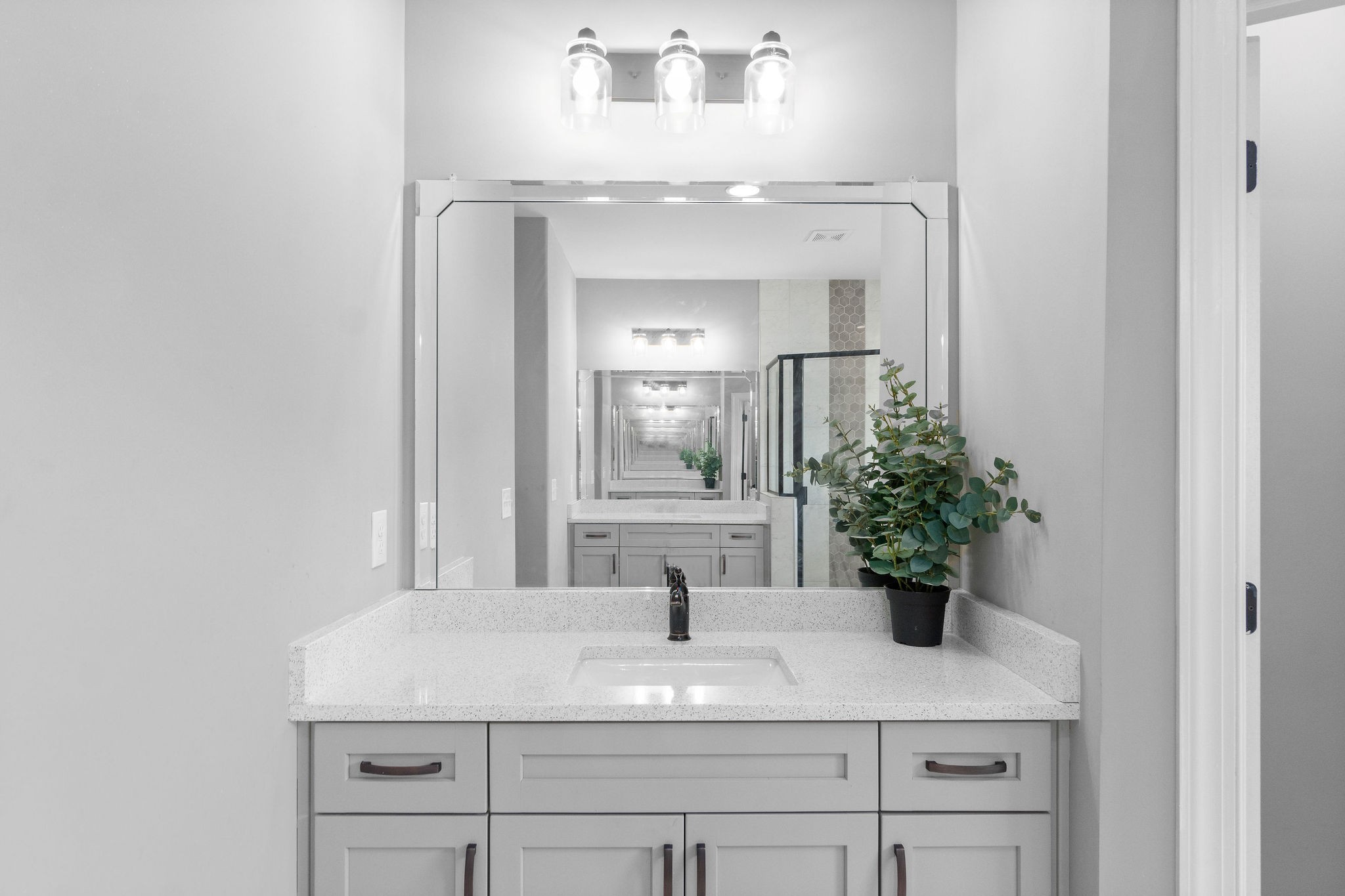 520 Larkspur Drive Clarksville, TN 37043 - Photo 22 of 34 a view of a bathroom sink and mirror