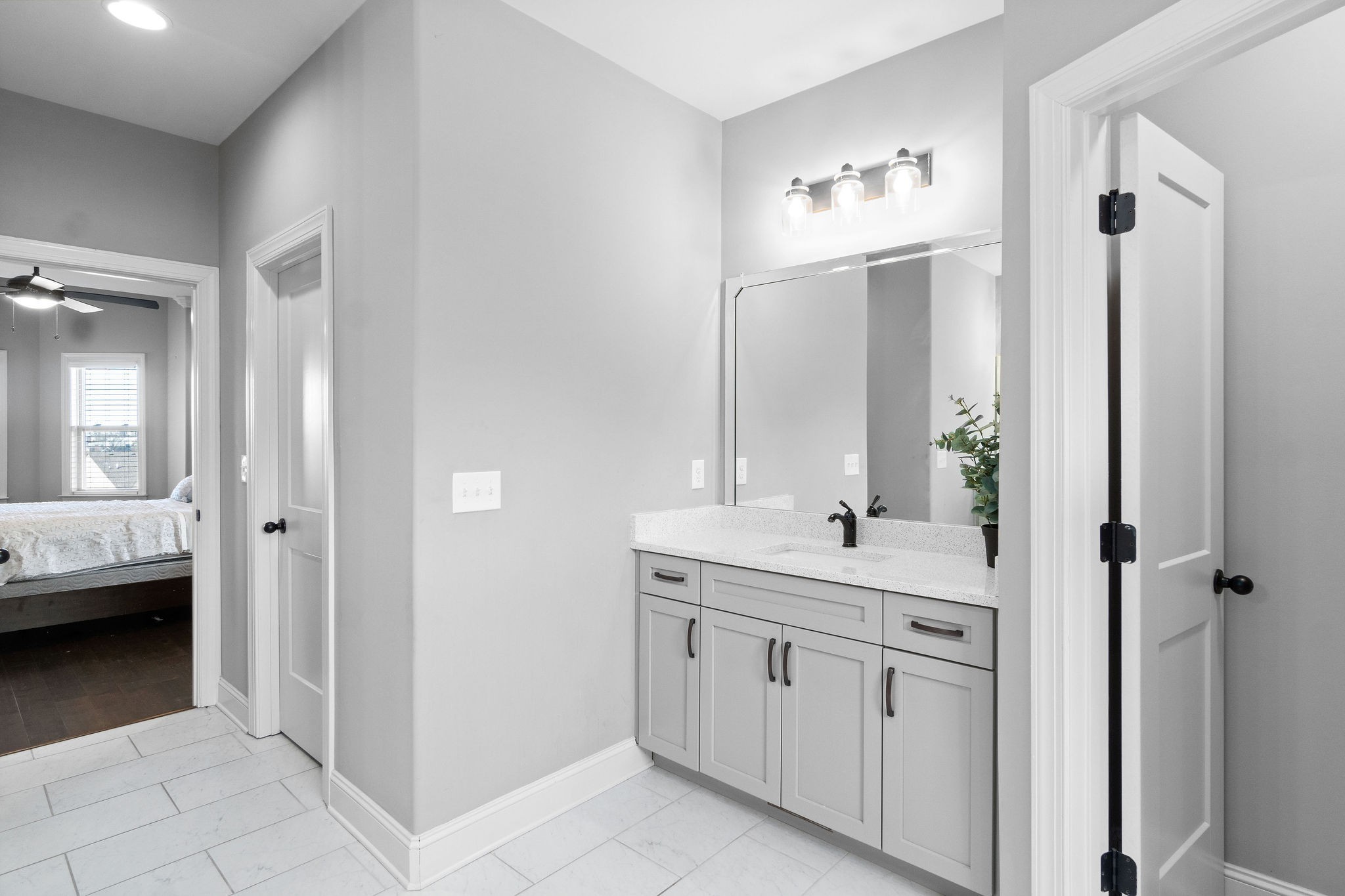 520 Larkspur Drive Clarksville, TN 37043 - Photo 23 of 34 a bathroom with a double vanity sink a mirror and a bathtub