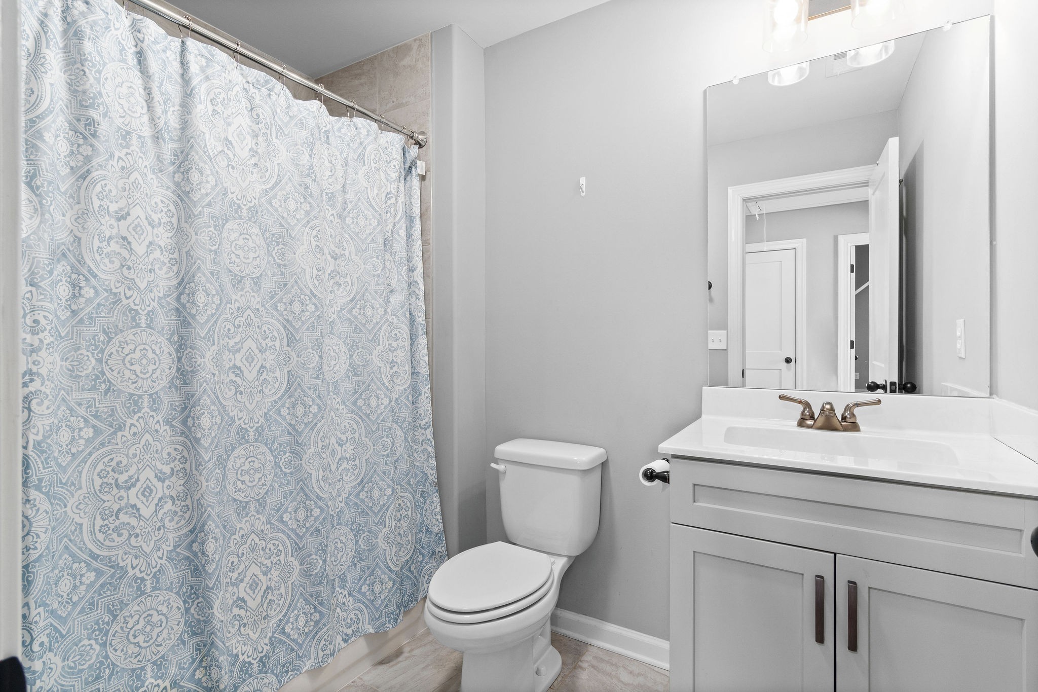 520 Larkspur Drive Clarksville, TN 37043 - Photo 28 of 34 a bathroom with a sink a toilet and a mirror