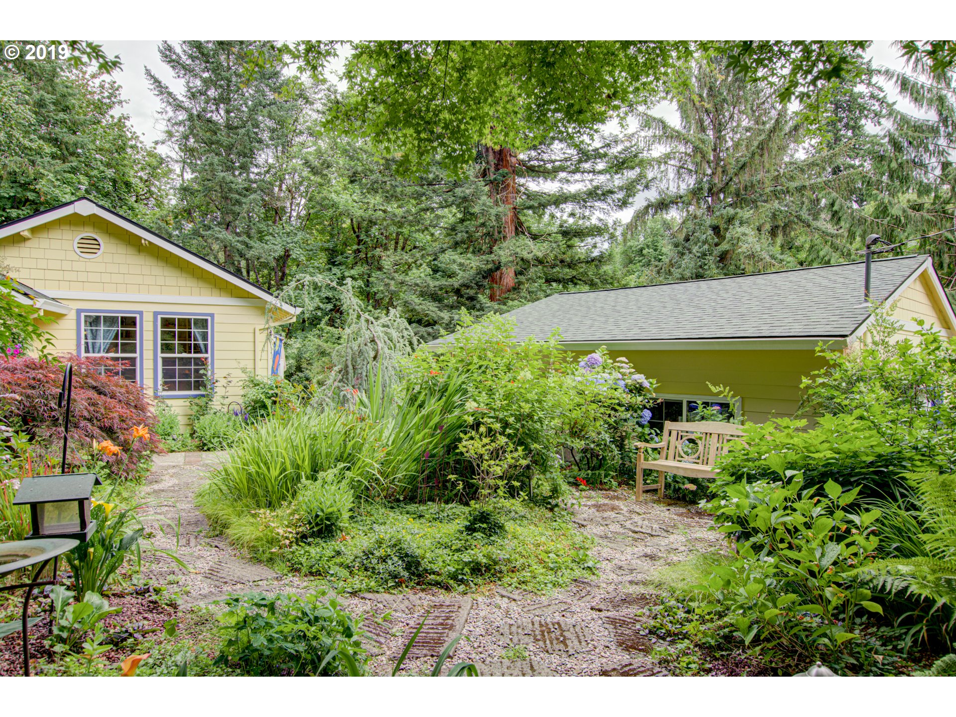 4405 Southwest Halcyon Road Tualatin, OR 97062 - Photo 5 of 32 Front Yard