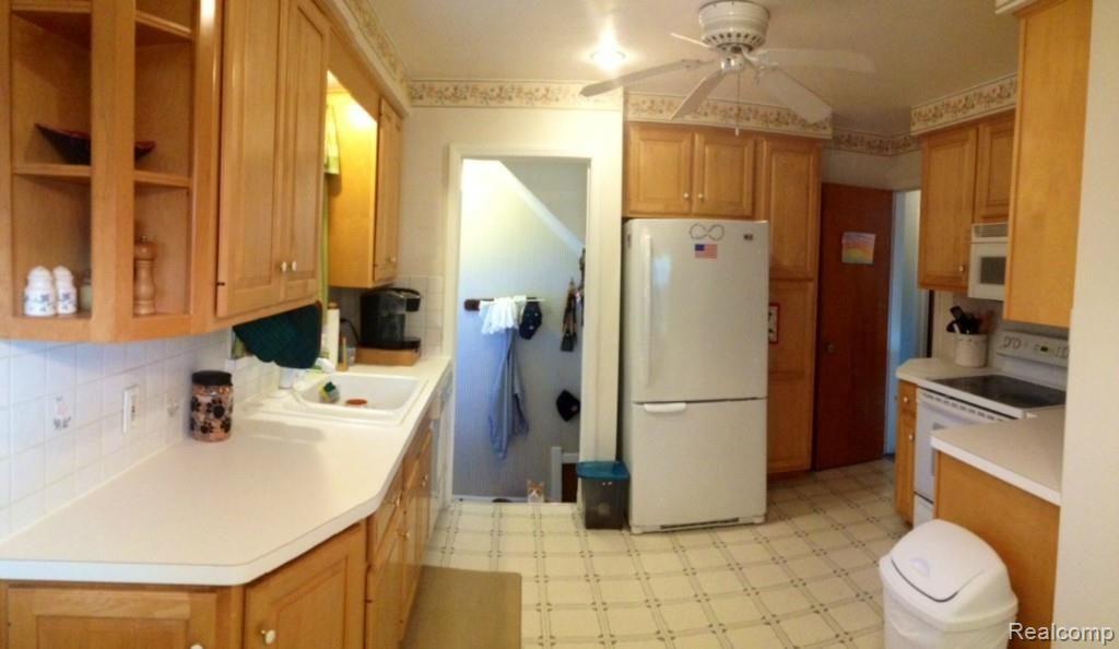 12941 Rosedale Street Southgate, MI 48195 - Photo 10 of 19 image (12).jpg