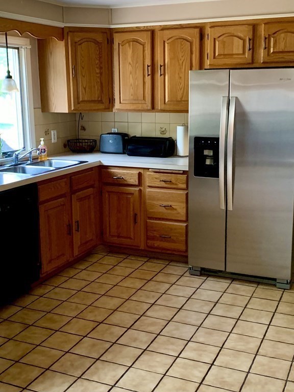 307 Mandalay Road Chicopee, MA 01020 - Photo 12 of 23 Gallery Image 12