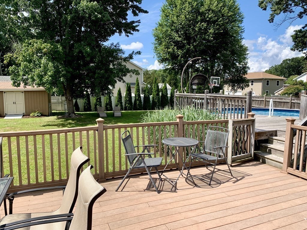 307 Mandalay Road Chicopee, MA 01020 - Photo 3 of 23 Gallery Image 3