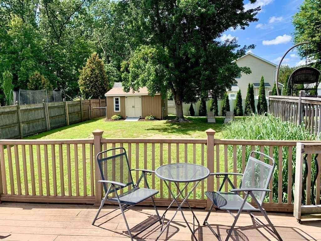 307 Mandalay Road Chicopee, MA 01020 - Photo 4 of 23 Gallery Image 4