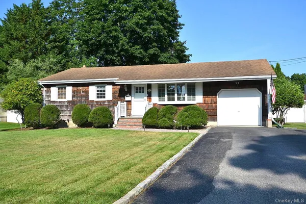 $699,000 | 190 Pine Neck Avenue, East Patchogue, NY 11772