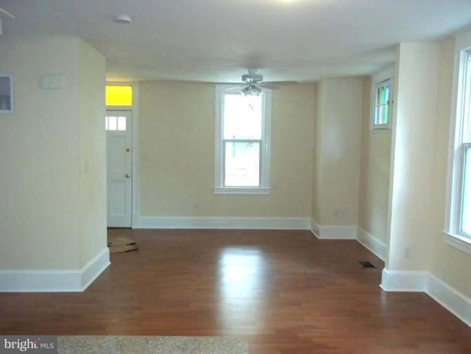 653 Orpington Road Baltimore, MD 21229 - Photo 3 of 14 Living Room/Dining Room