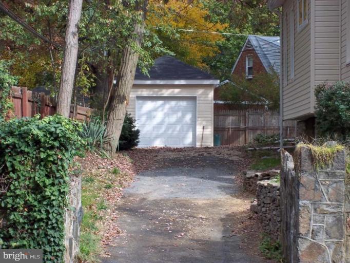 653 Orpington Road Baltimore, MD 21229 - Photo 6 of 14 Garage 1
