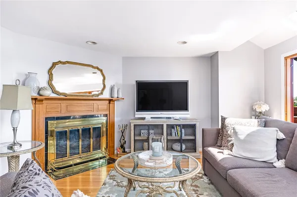$4,200 | 40 Oak Grove Street, Unit 1, Warwick, RI 02818