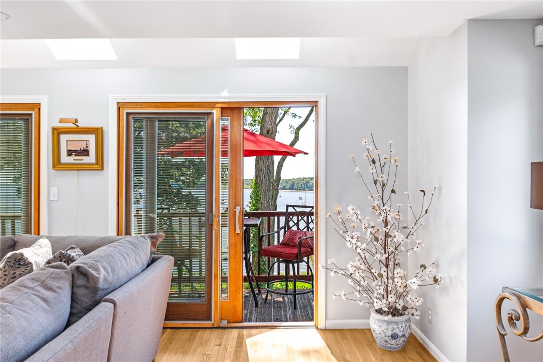 40 Oak Grove Street, Unit 1 Warwick, RI 02818 - Photo 12 of 36
