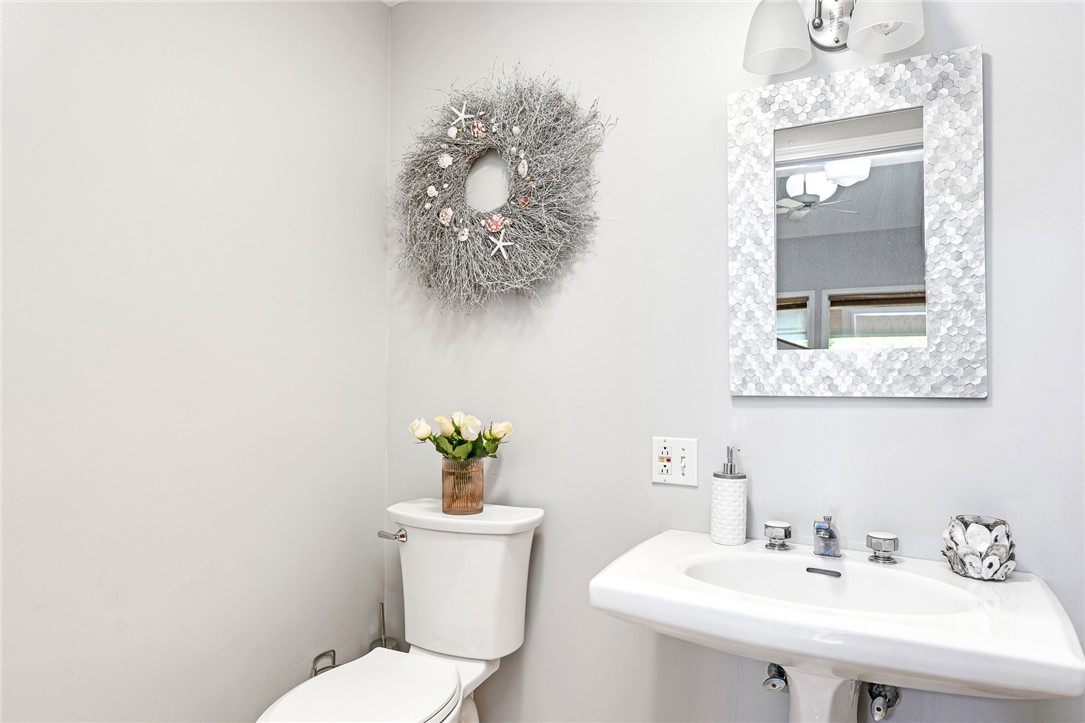 40 Oak Grove Street, Unit 1 Warwick, RI 02818 - Photo 15 of 36
