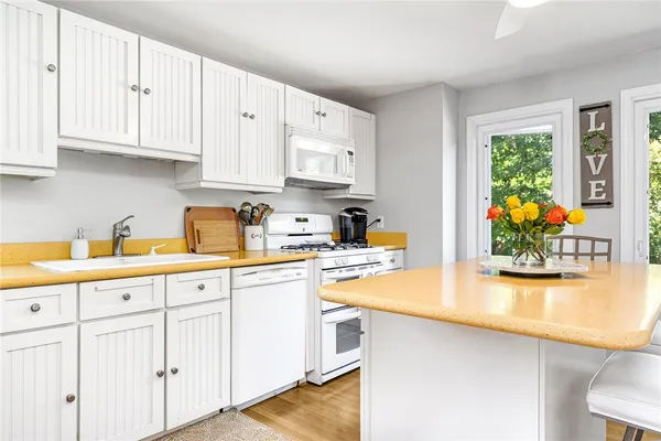 $4,200 | 40 Oak Grove Street, Unit 1, Warwick, RI 02818