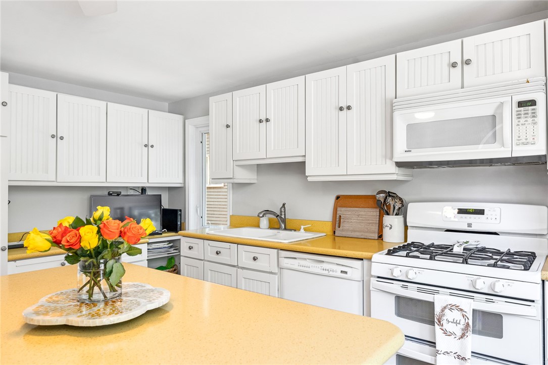 40 Oak Grove Street, Unit 1 Warwick, RI 02818 - Photo 19 of 36