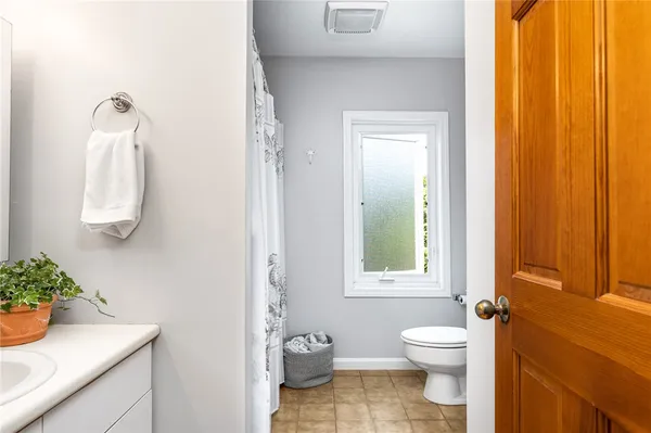 $4,200 | 40 Oak Grove Street, Unit 1, Warwick, RI 02818