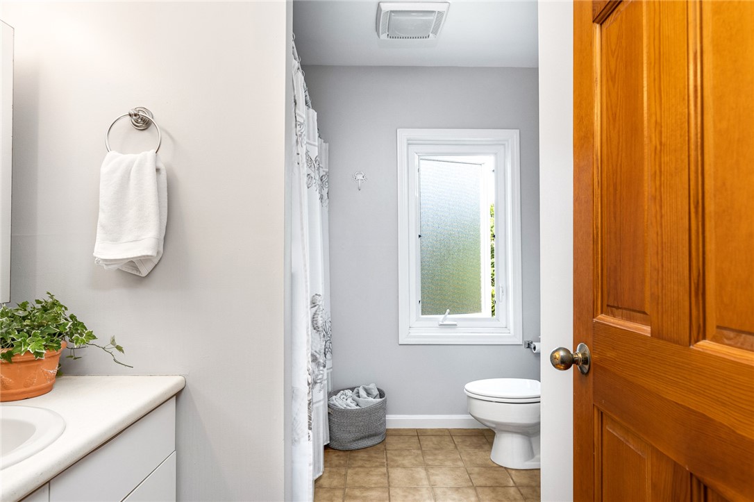 40 Oak Grove Street, Unit 1 Warwick, RI 02818 - Photo 24 of 36